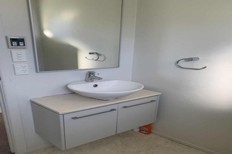 Photo of property in 1/26 Becroft Drive, Forrest Hill, Auckland, 0620