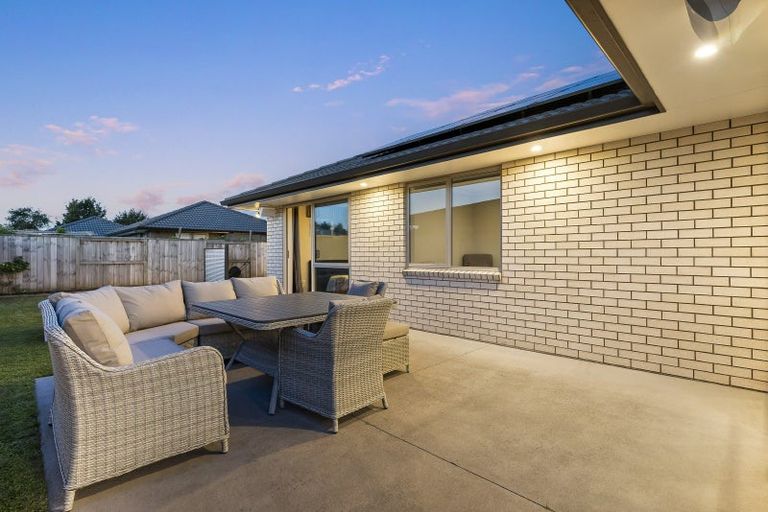 Photo of property in 12 Furlong Road, Papamoa, 3118