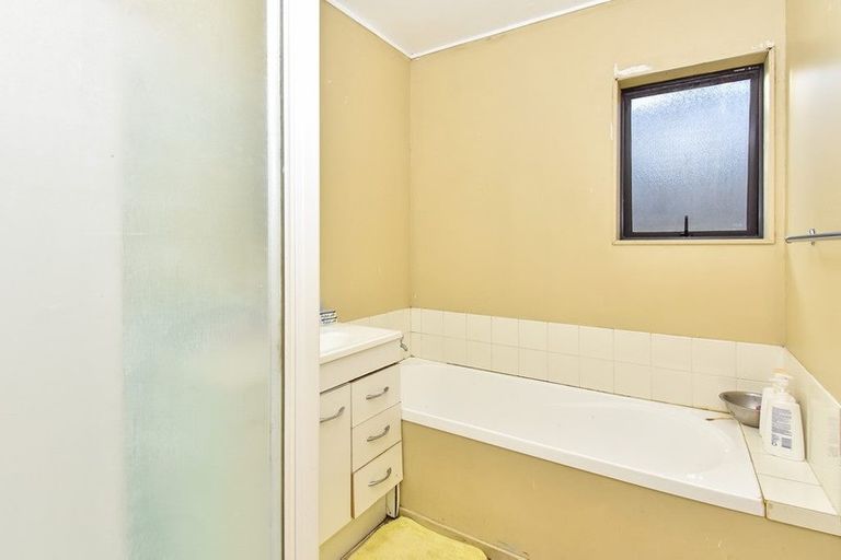 Photo of property in 12 Fareti Place, Mangere, Auckland, 2022
