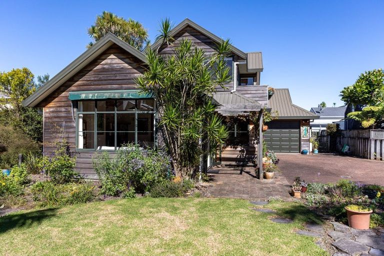 Photo of property in 40a St Michaels Avenue, Point Chevalier, Auckland, 1022