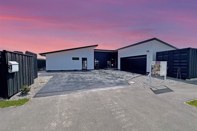 Photo of property in 3 Freeville Place, New Brighton, Christchurch, 8083