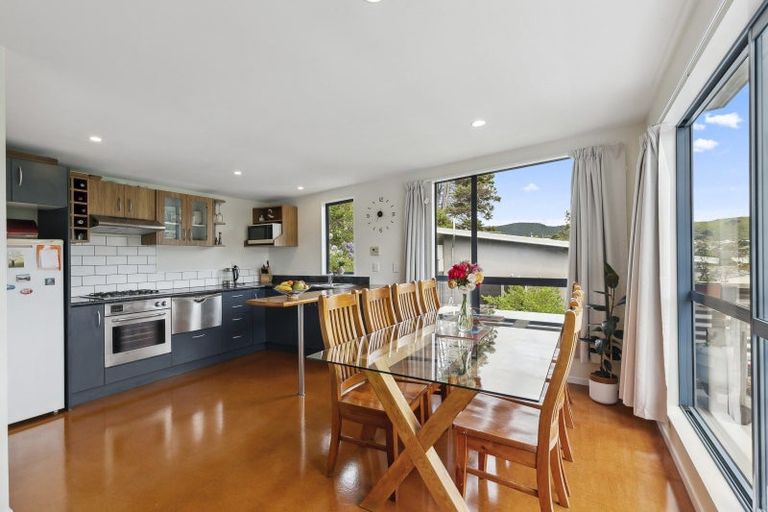Photo of property in 21 Court Road, Tawa, Wellington, 5028