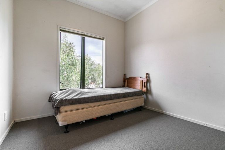 Photo of property in 56 Verdale Circle, Glen Eden, Auckland, 0602