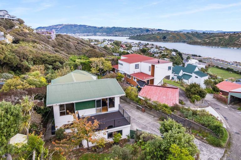 Photo of property in 22c Kahu Road, Paremata, Porirua, 5024