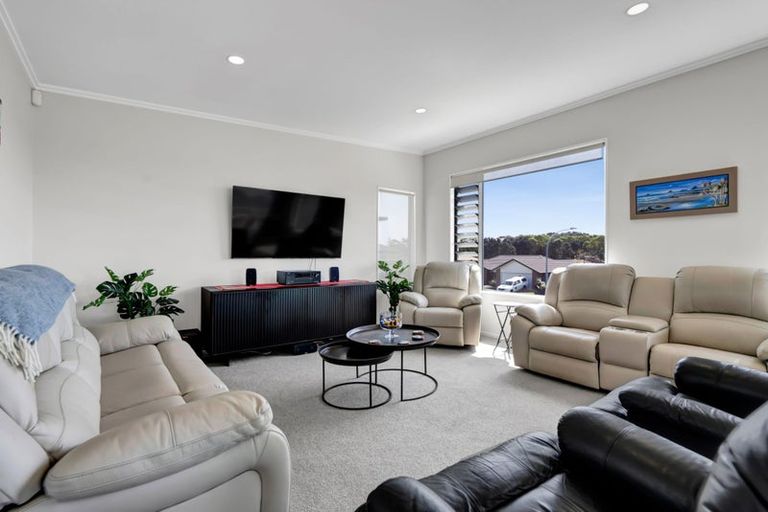Photo of property in 18 Parkvue Drive, Bell Block, New Plymouth, 4312