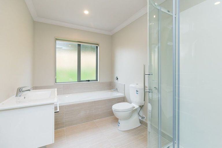 Photo of property in 16 Brindle Way, Newlands, Wellington, 6037