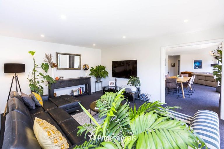 Photo of property in 8 Kerrigan Crescent, Wallaceville, Upper Hutt, 5018