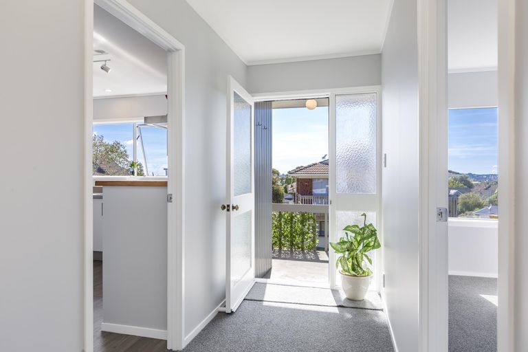 Photo of property in 1/12 Lydford Place, Glendene, Auckland, 0602