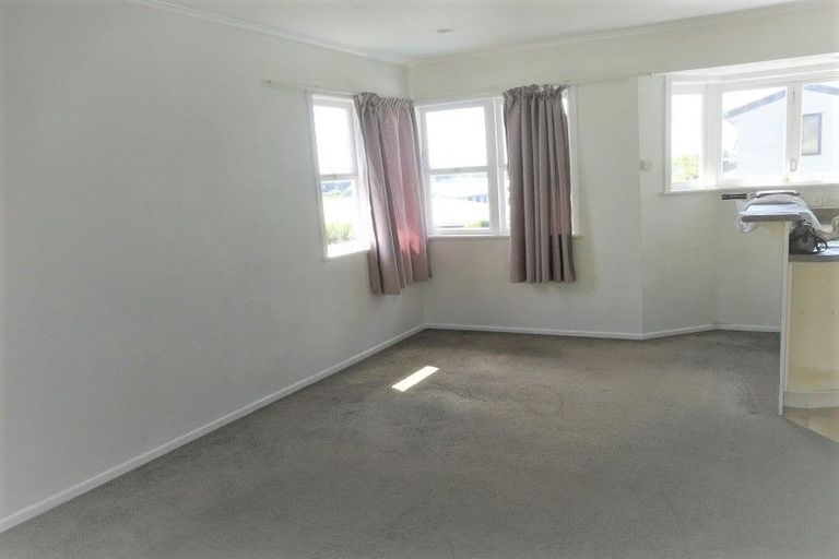 Photo of property in 2/3 Bruce Road, Glenfield, Auckland, 0629