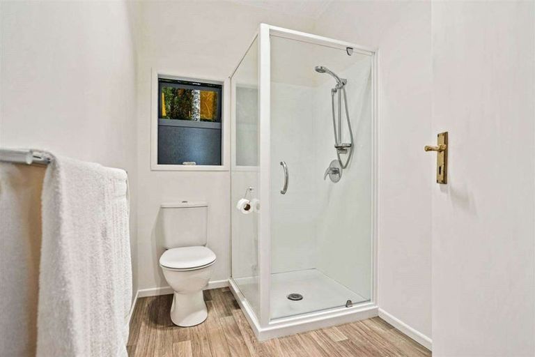 Photo of property in 705 Scenic Drive, Henderson Valley, Auckland, 0612