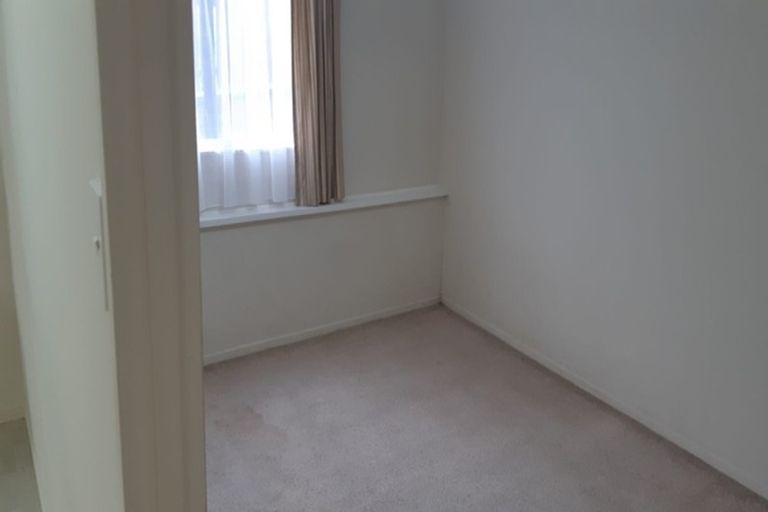 Photo of property in 4229 Great North Road, Glendene, Auckland, 0602