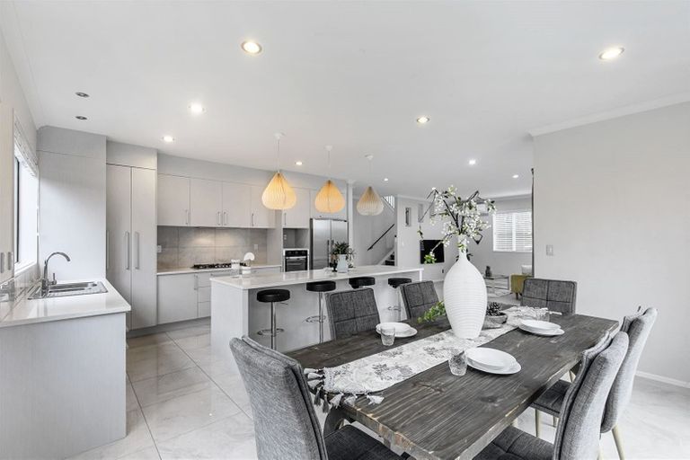 Photo of property in 102 Glendhu Road, Bayview, Auckland, 0629