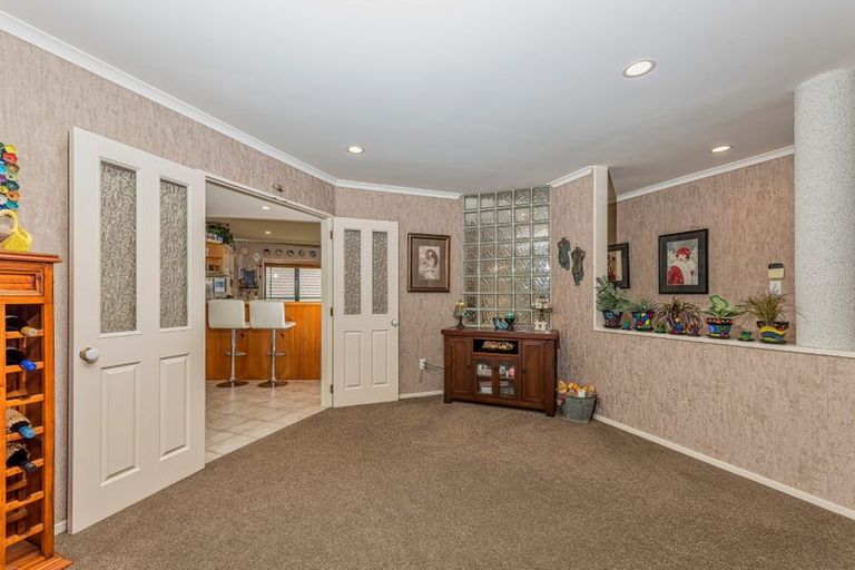 Photo of property in 15 Hogarth Rise, West Harbour, Auckland, 0618