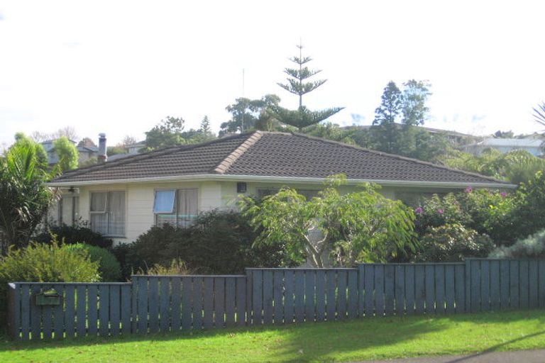 Photo of property in 21 Zita Maria Drive, Massey, Auckland, 0614