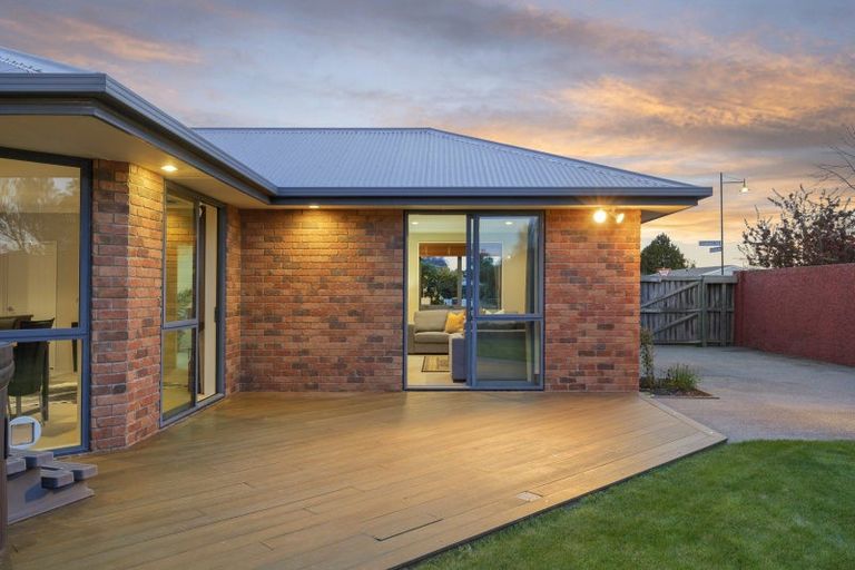 Photo of property in 2 Te Pihopa Way, Aidanfield, Christchurch, 8025