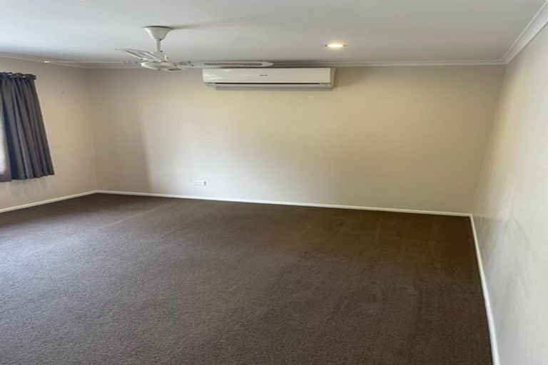 Photo of property in 31 Broadfield Street, Massey, Auckland, 0614