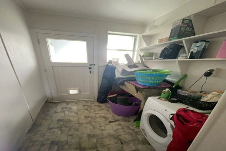 Photo of property in 4 Norfolk Grove, Cannons Creek, Porirua, 5024