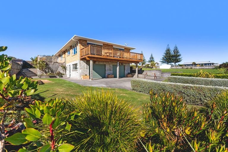 Photo of property in 49 Battiscombe Terrace, Waitara, 4320