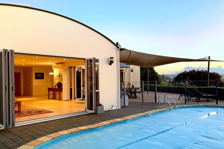 Photo of property in 15 Woodford Heights, Havelock North, 4130