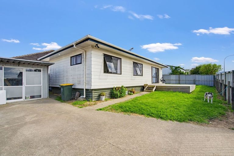 Photo of property in 2/31 Solveig Place, Randwick Park, Auckland, 2105
