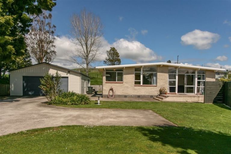 Photo of property in 46 Tarata Road, Inglewood, 4387