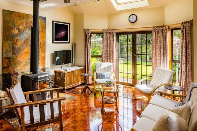 Photo of property in 60 Oroua Street, Eastbourne, Lower Hutt, 5013