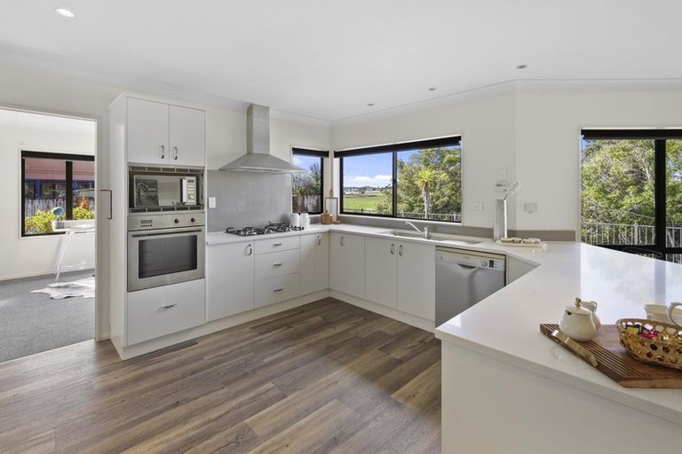 Photo of property in 16 Crannich Place, Wattle Downs, Auckland, 2103