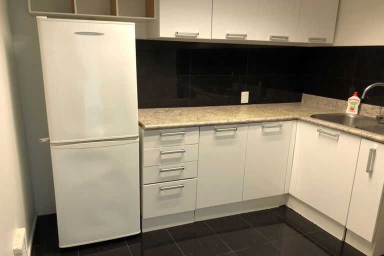 Photo of property in 2/3 Ellangowan Road, Waiake, Auckland, 0630