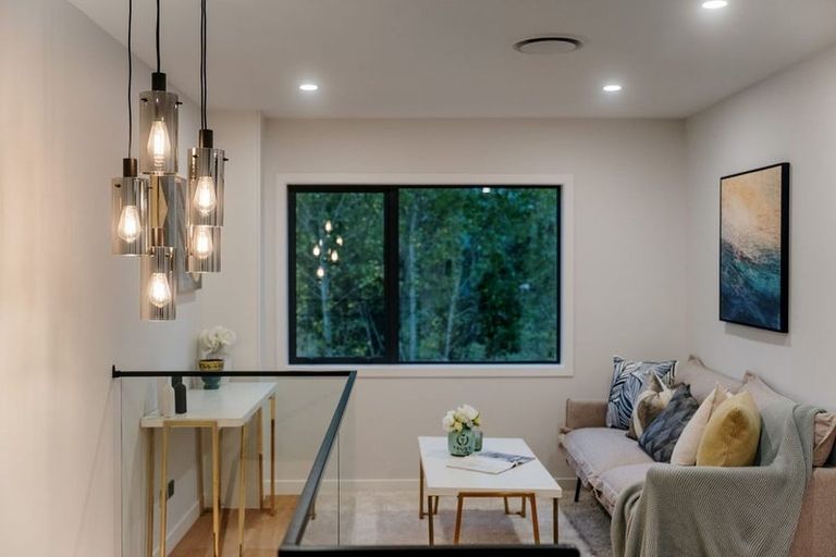 Photo of property in 25 Taipahitini Road, Rosehill, 2113