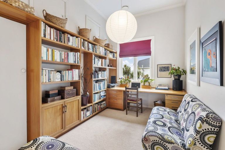 Photo of property in 38 The Crescent, Roseneath, Wellington, 6011