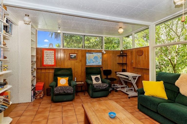 Photo of property in 30 Mountain Road, Henderson Valley, Auckland, 0612