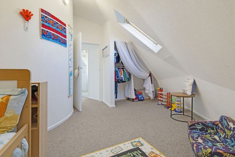 Photo of property in 2/280 Memorial Avenue, Burnside, Christchurch, 8053