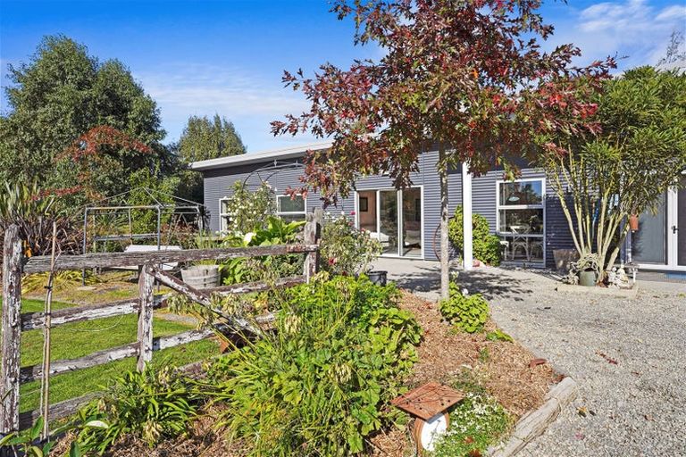 Photo of property in 27 Loburn Whiterock Road, Loburn, Rangiora, 7472