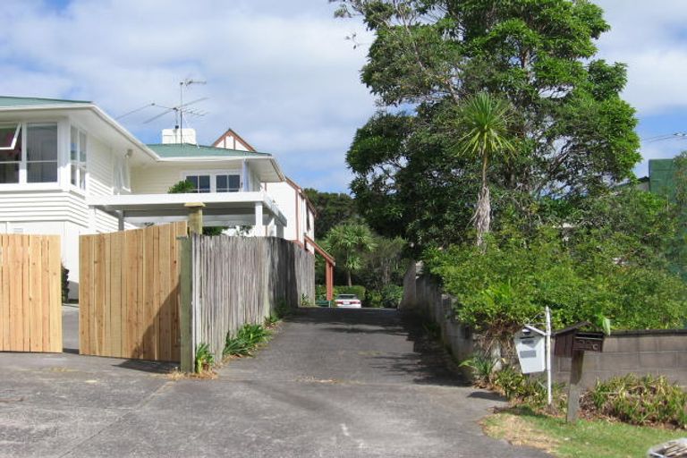 Photo of property in 3/22 Coroglen Avenue, Birkenhead, Auckland, 0626