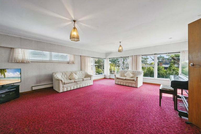 Photo of property in 18 Millbrook Road, Henderson, Auckland, 0612