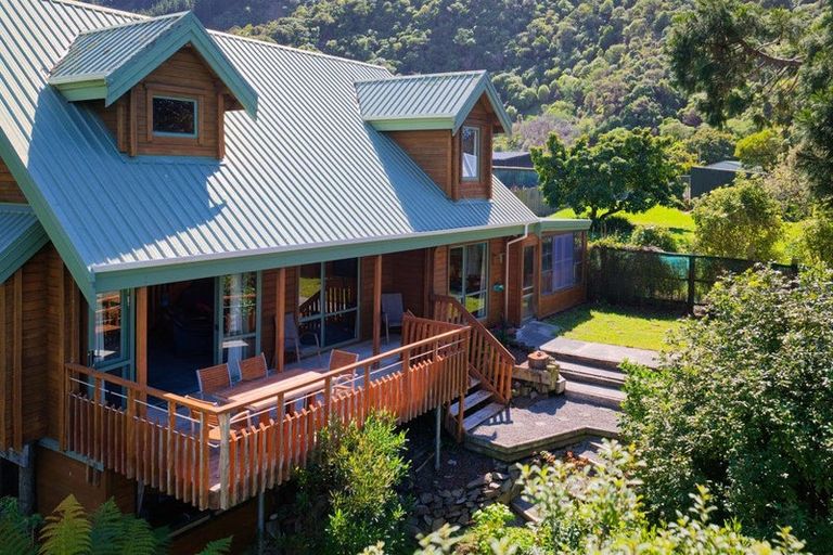 Photo of property in 6 Valley Road, Goose Bay, Kaikoura, 7374