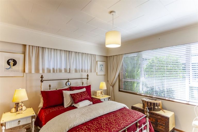 Photo of property in 16 Upham Crescent, Taradale, Napier, 4112