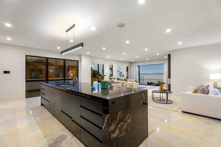 Photo of property in 18a The Esplanade, Eastern Beach, Auckland, 2012
