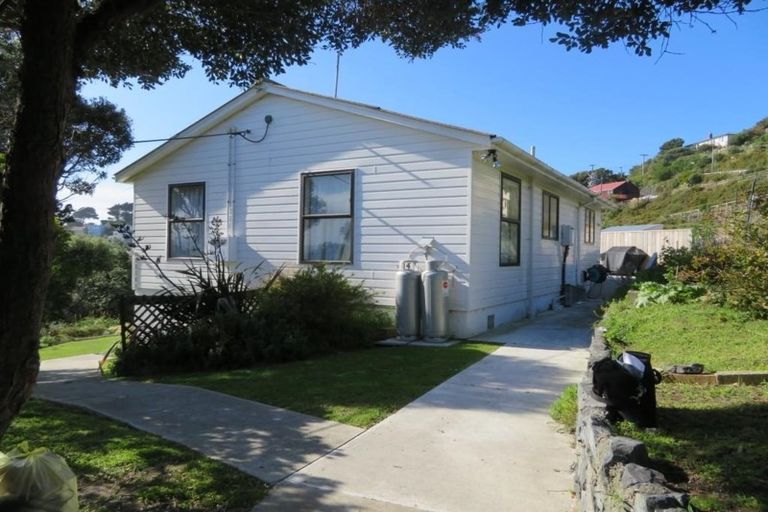 Photo of property in 1 Sidlaw Street, Strathmore Park, Wellington, 6022