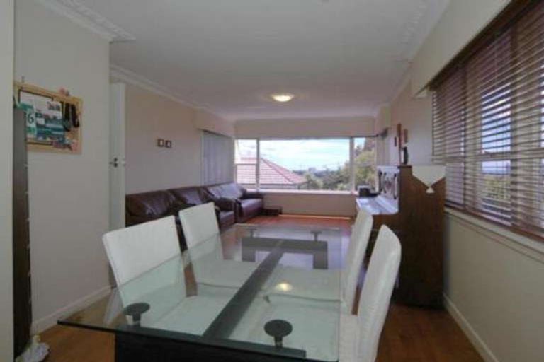 Photo of property in 77 Ocean View Road, Hillcrest, Auckland, 0627