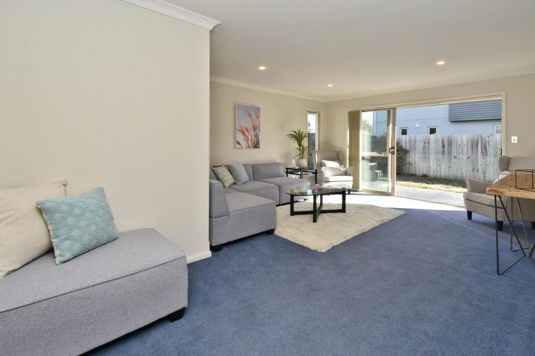 Photo of property in 29 Linkwater Way, Parklands, Christchurch, 8083