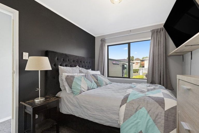 Photo of property in 3 Iris Place, Clendon Park, Auckland, 2103