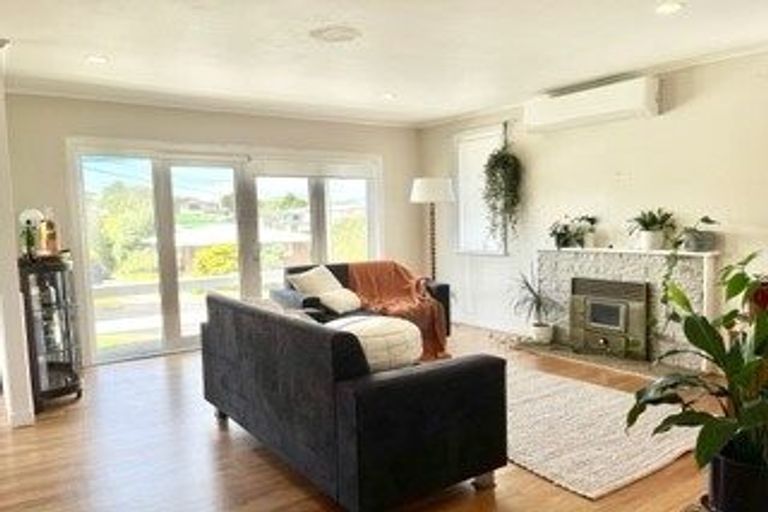 Photo of property in 29 Sylvan Crescent, Te Atatu South, Auckland, 0610