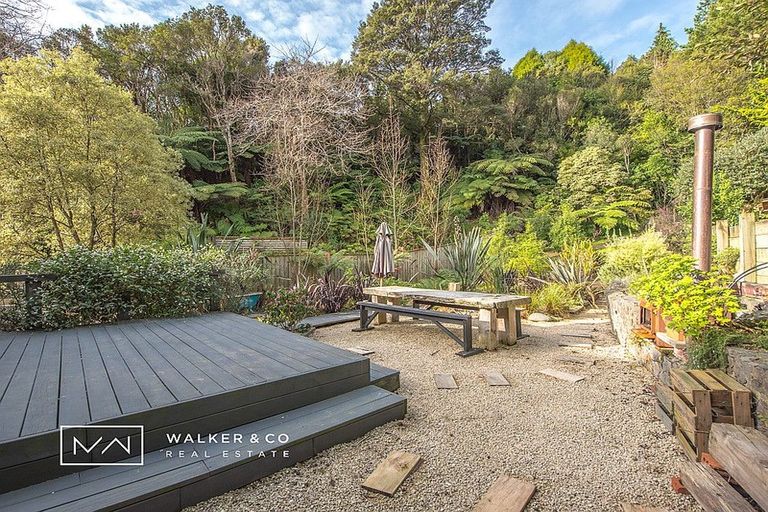 Photo of property in 97 Pinehaven Road, Pinehaven, Upper Hutt, 5019