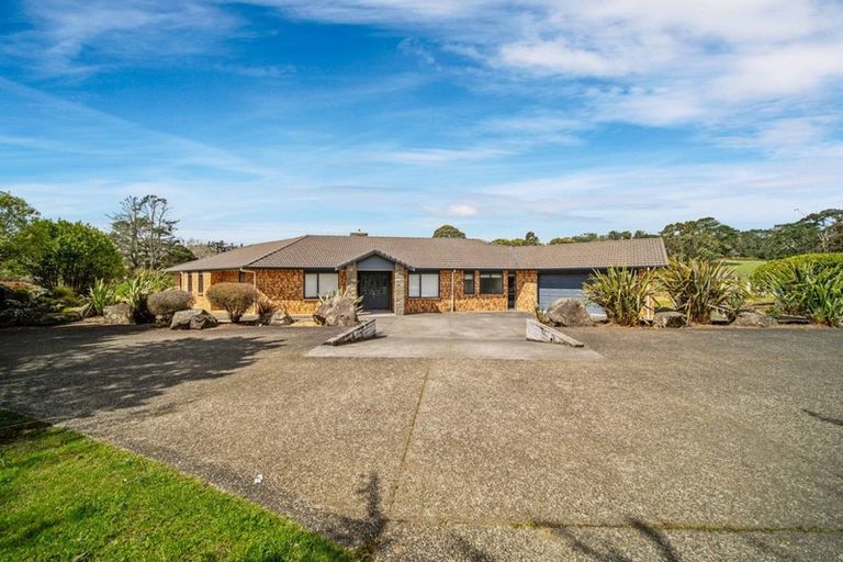 Photo of property in 131 Foster Road, Kumeu, 0891