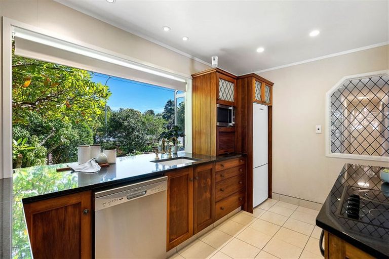 Photo of property in 2 Fitzpatrick Place, Chatswood, Auckland, 0626