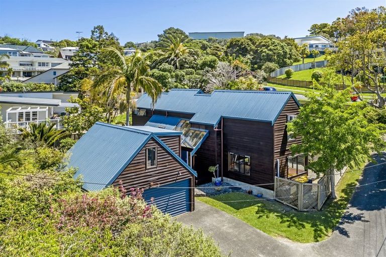 Photo of property in 1/18 Rossmore Terrace, Murrays Bay, Auckland, 0630