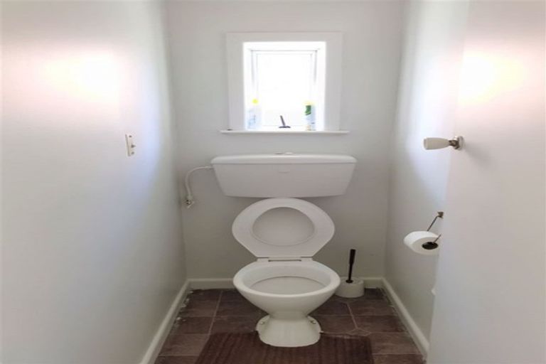 Photo of property in 94 Avondale Road, Avondale, Christchurch, 8061