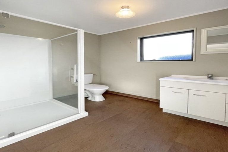 Photo of property in 8 Kopu Place, Clendon Park, Auckland, 2103