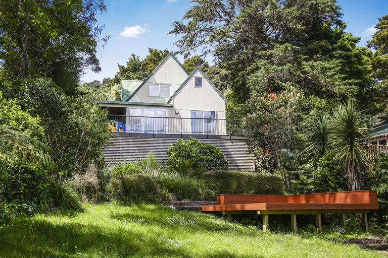 Photo of property in 299 Titirangi Road, Titirangi, Auckland, 0604